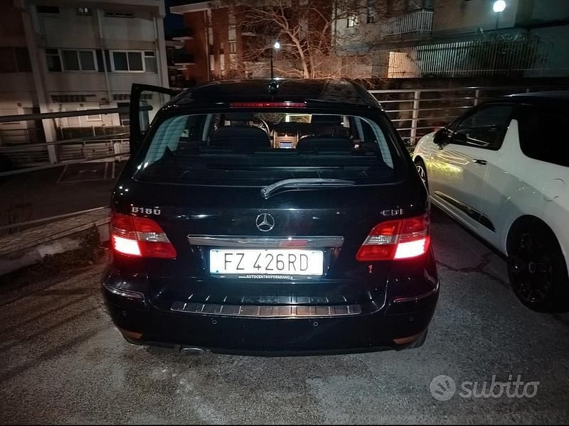 Usata Mercedes B180 2010 Nero Monovolume