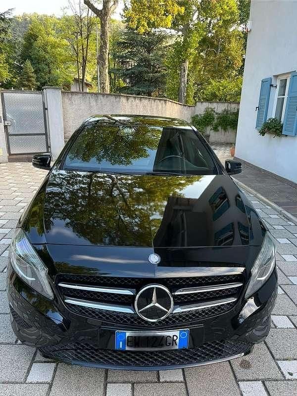 Usata Mercedes A200 136 CV (100 kW) 2014 Nero Utilitaria