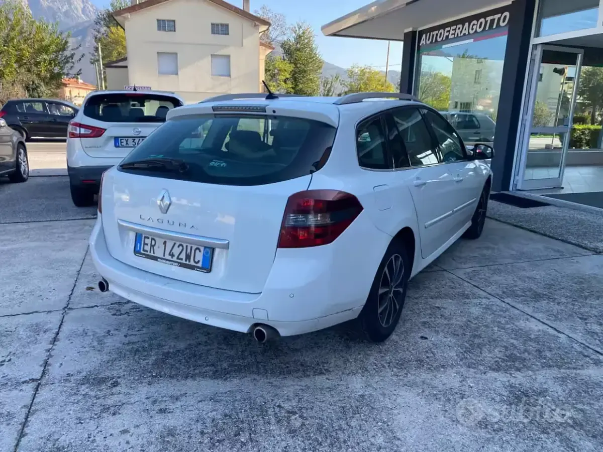 Usata Renault Laguna III 150 CV (110 kW) 2011 Bianco Station wagon