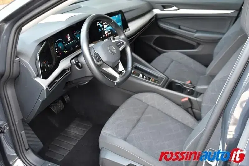 Usata VW Golf VIII Life 131 CV (96 kW) 2023 Grigio Berlina