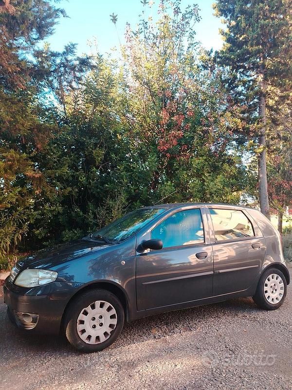 Gebraucht Fiat Punto 77 PS (56 kW) 2009 Grau Kleinwagen