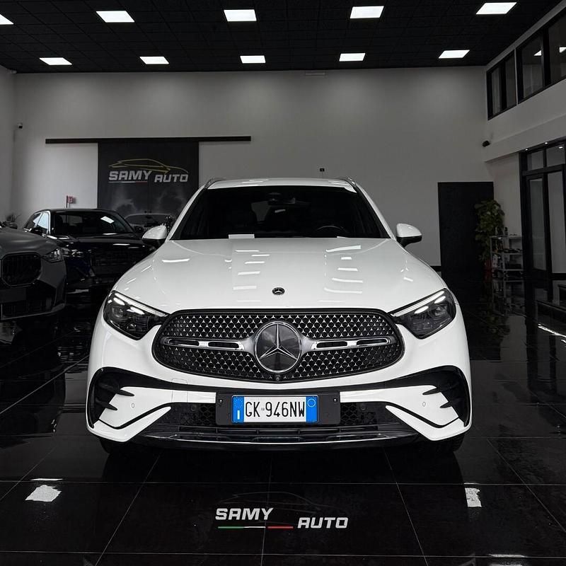 Bianco Usata 2022 Mercedes GLC220 Tre volumi | 54.990 € (Molto cara) - Immagine 1/4
