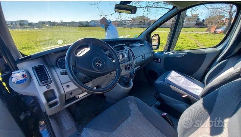 Usata Opel Vivaro 120 CV (88 kW) 2009 Nero Monovolume