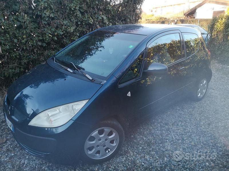 Usata Mitsubishi Colt 75 CV (55 kW) 2005 Blu Utilitaria