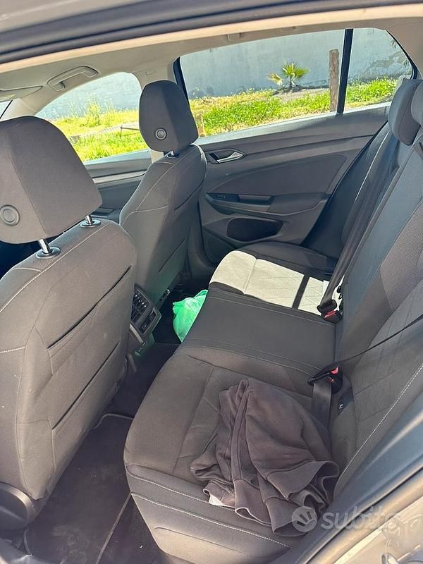 Usata VW Golf VIII 150 CV (110 kW) 2020 Grigio Utilitaria