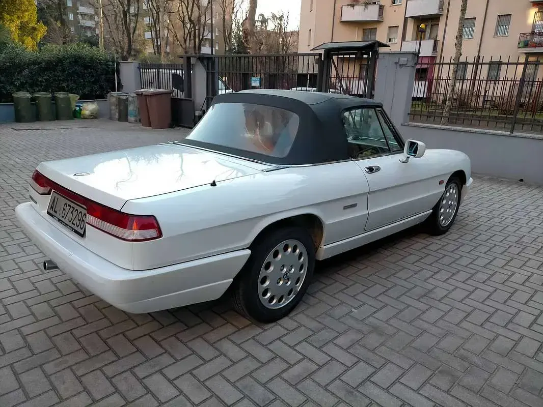 Usata Alfa Romeo Spider 126 CV (92 kW) 1990 Bianco Cabrio