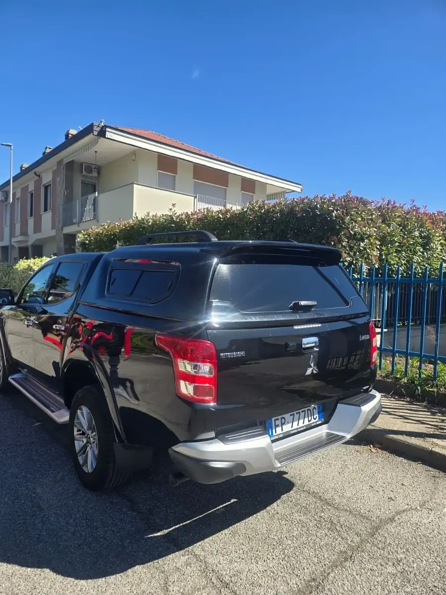 Usata Mitsubishi L200 154 CV (113 kW) 2018 Nero Pick-up