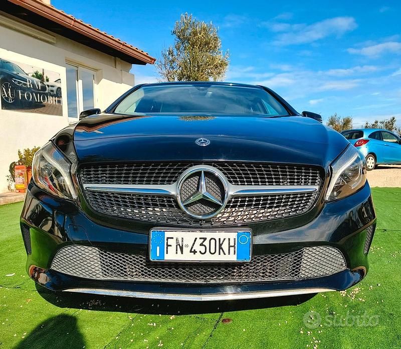 Usata Mercedes A180 Premium 109 CV (80 kW) 2017 Nero Berlina