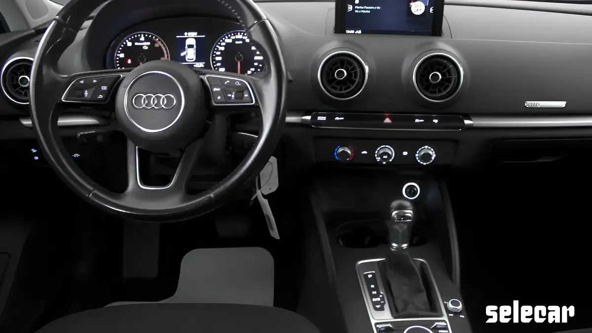 Usata Audi A3 Business 110 CV (80 kW) 2017 N2s argento metallizzato Berlina