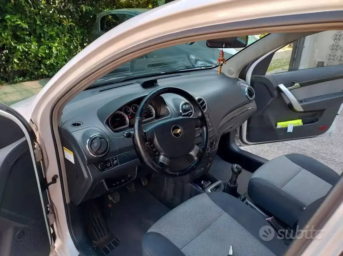 Usata Chevrolet Aveo 84 CV (61 kW) 2009 Bianco Utilitaria