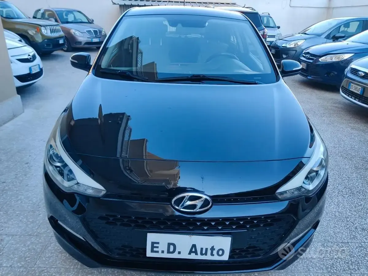Usata Hyundai i20 Style 75 CV (55 kW) 2015 Nero Utilitaria