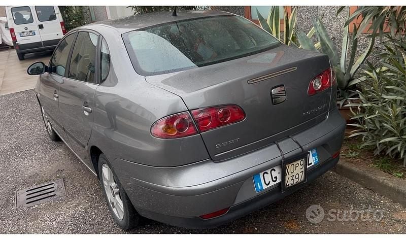 Usata Seat Cordoba 101 CV (74 kW) 2003 Grigio Berlina
