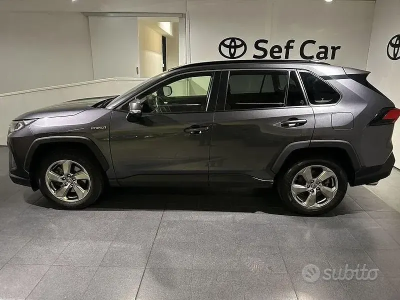 Usata Toyota RAV4 Hybrid 222 CV (163 kW) 2022 Grigio SUV