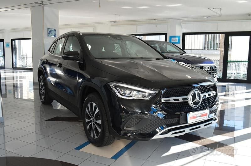 Usata Mercedes GLA200 150 CV (110 kW) 2022 Nero SUV