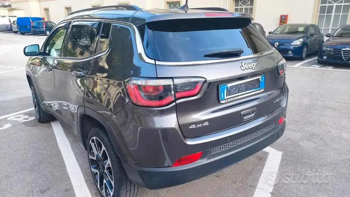 Usata Jeep Compass Opening Edition 140 CV (102 kW) 2017 Grigio SUV
