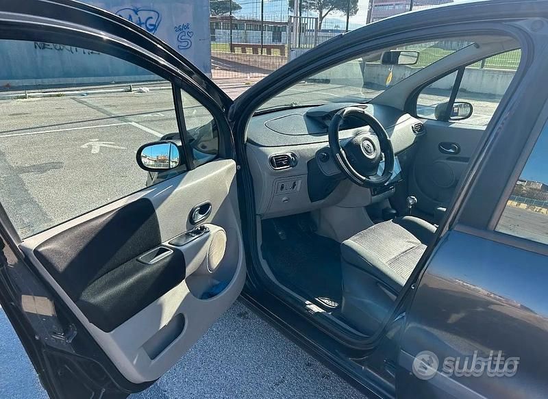 Usata Renault Modus 75 CV (55 kW) 2006 Nero Monovolume