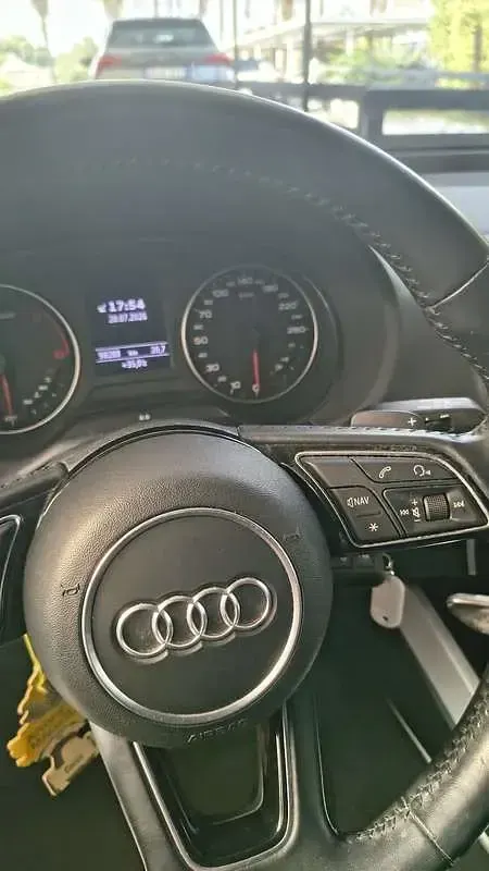 Usata Audi Q2 Business 116 CV (85 kW) 2018 Rosso SUV