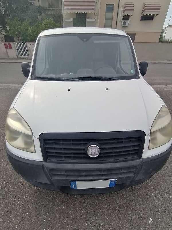 Usata Fiat Doblò Active 103 CV (75 kW) 2009 Bianco Monovolume