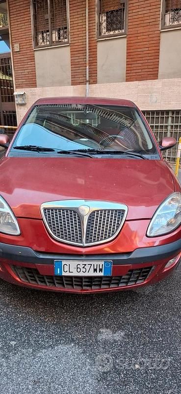 Usata Lancia Ypsilon 69 CV (50 kW) 2004 Rosso Utilitaria