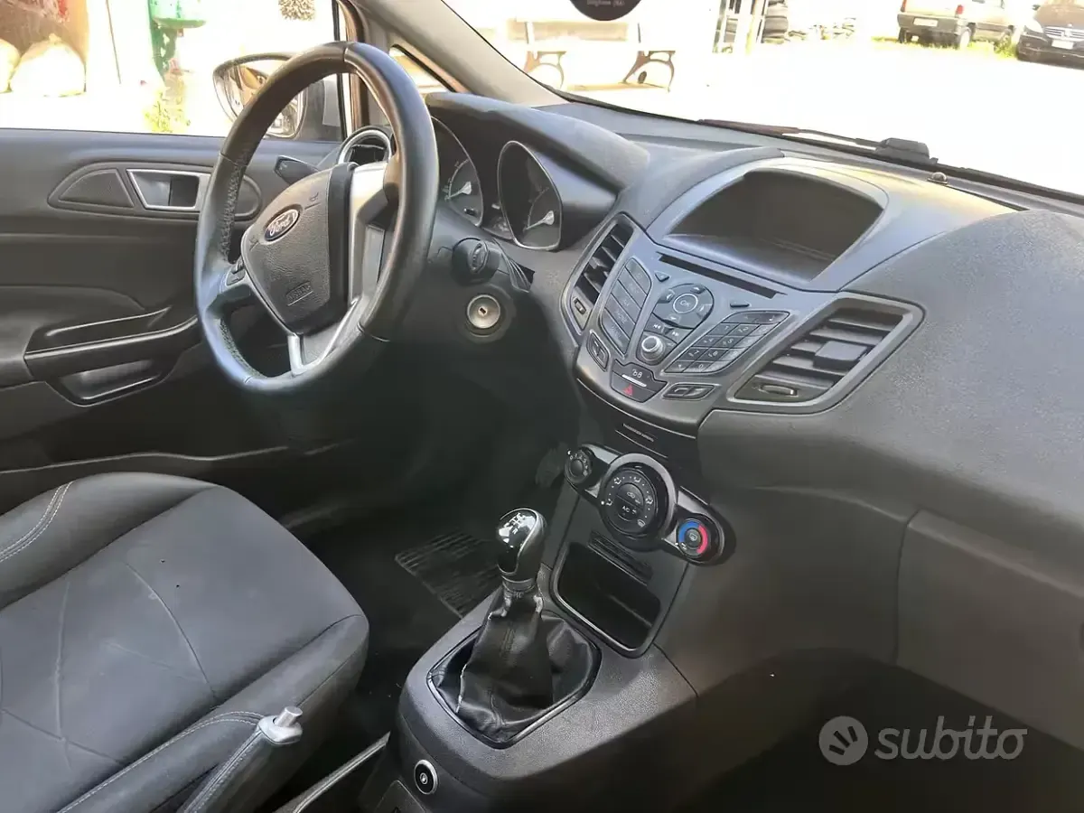 Usata Ford Fiesta 95 CV (69 kW) 2017 Grigio Utilitaria