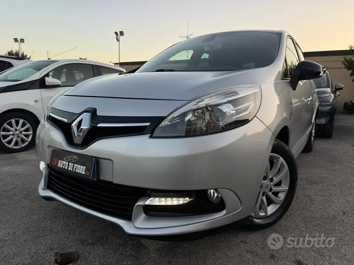 Usata Renault Scenic E-Tech XMOD 110 CV (80 kW) 2015 Grigio Monovolume