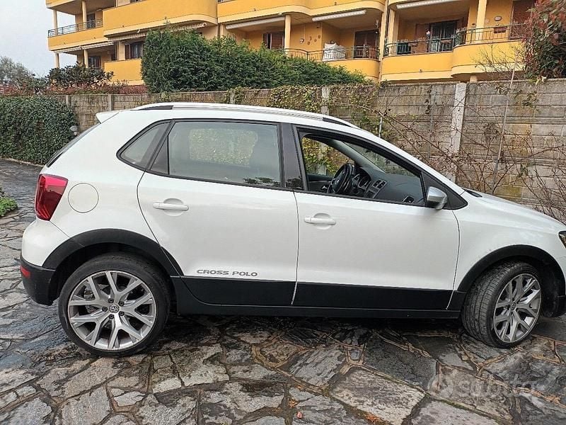 Usata VW Polo Cross 90 CV (66 kW) 2016 Bianco Utilitaria