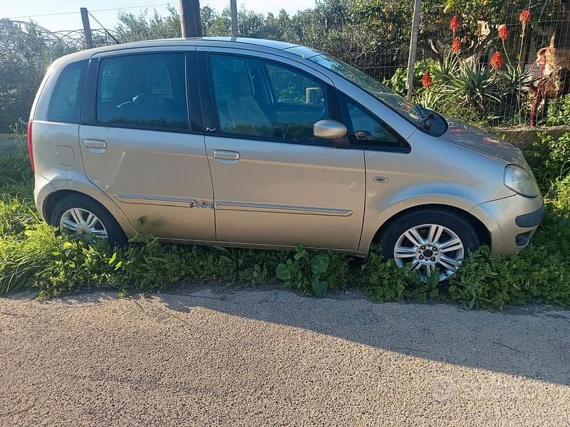 Usata Lancia Musa 101 CV (74 kW) 2007 Marrone Monovolume