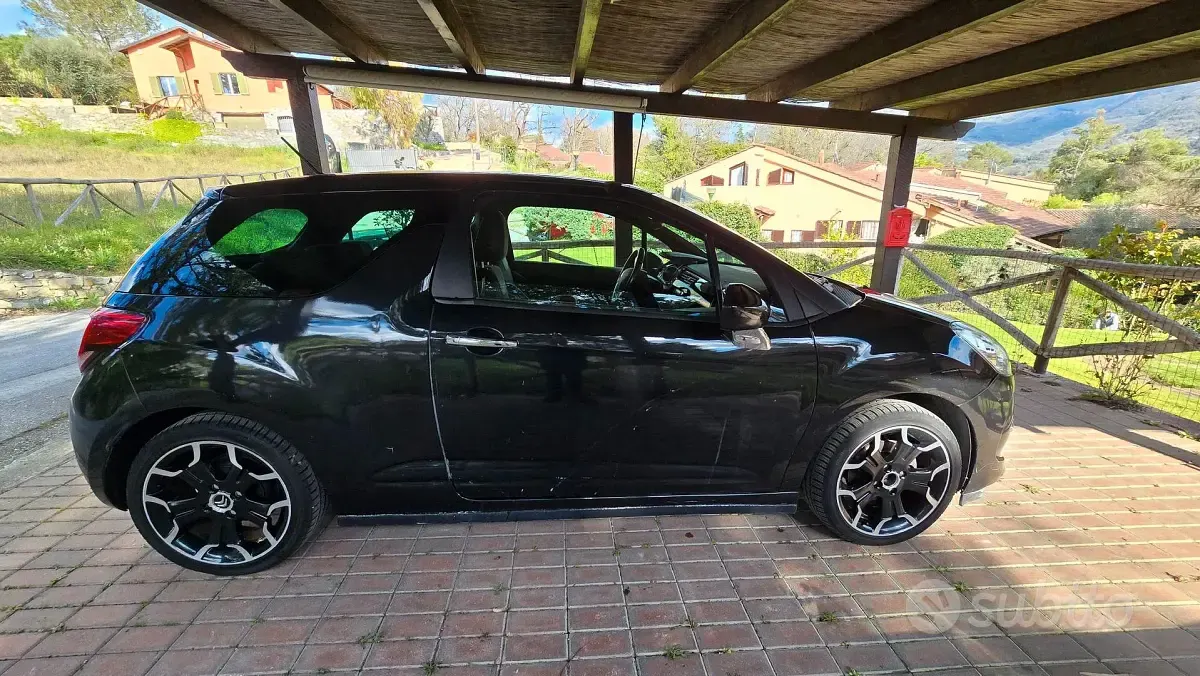 Usata Citroën DS3 Chic 95 CV (69 kW) 2011 Nero Utilitaria