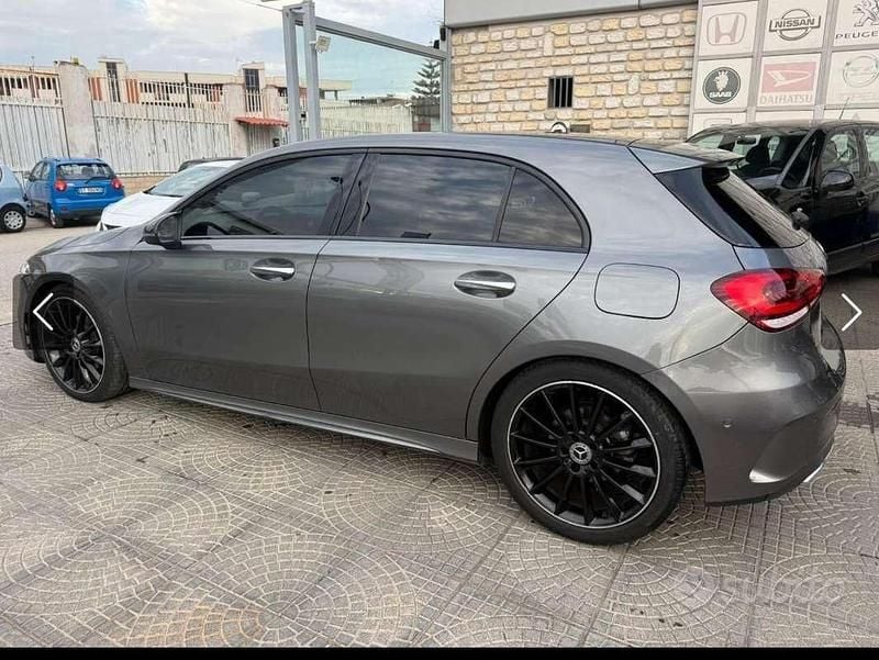 Usata Mercedes A180 Premium 116 CV (85 kW) 2019 Grigio Berlina