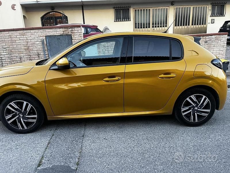 Usata Peugeot 208 Allure 101 CV (74 kW) 2020 Giallo Utilitaria