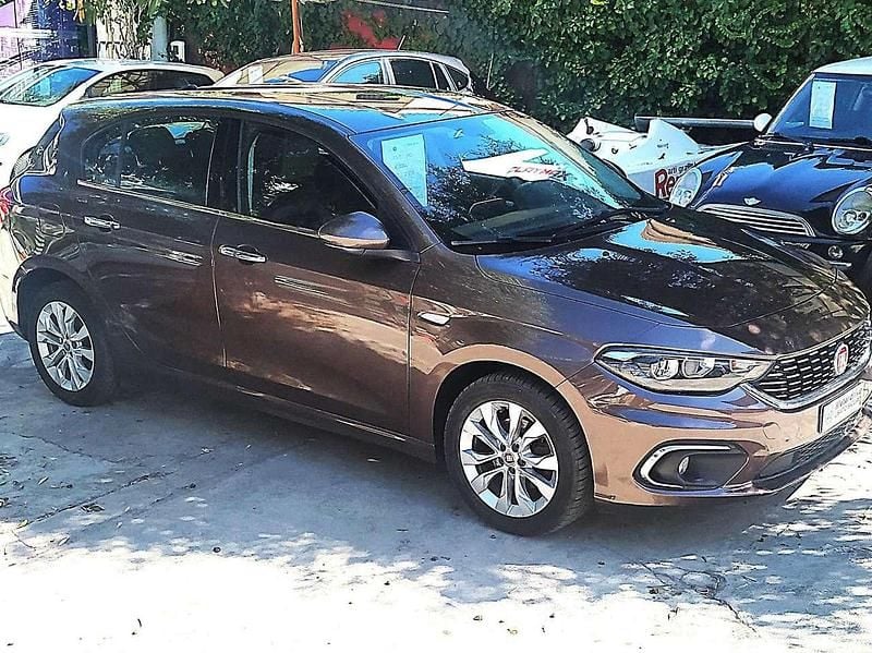 Marrone Usata 2016 Fiat Tipo Lounge Tre volumi | 9900 € (Buon prezzo) - Immagine 1/4