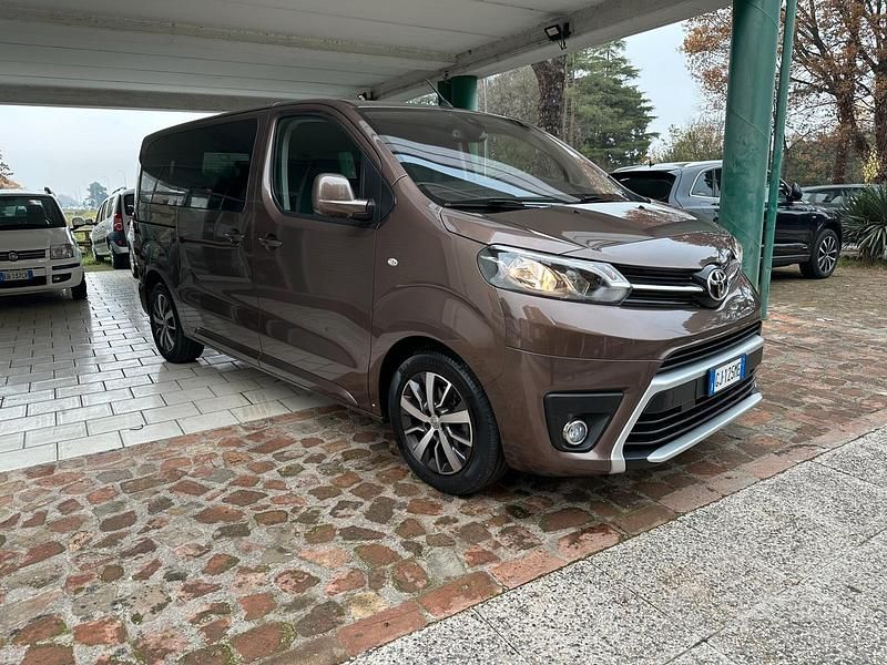 Usata Toyota Proace Verso Executive 144 CV (105 kW) 2022 Marrone Station wagon