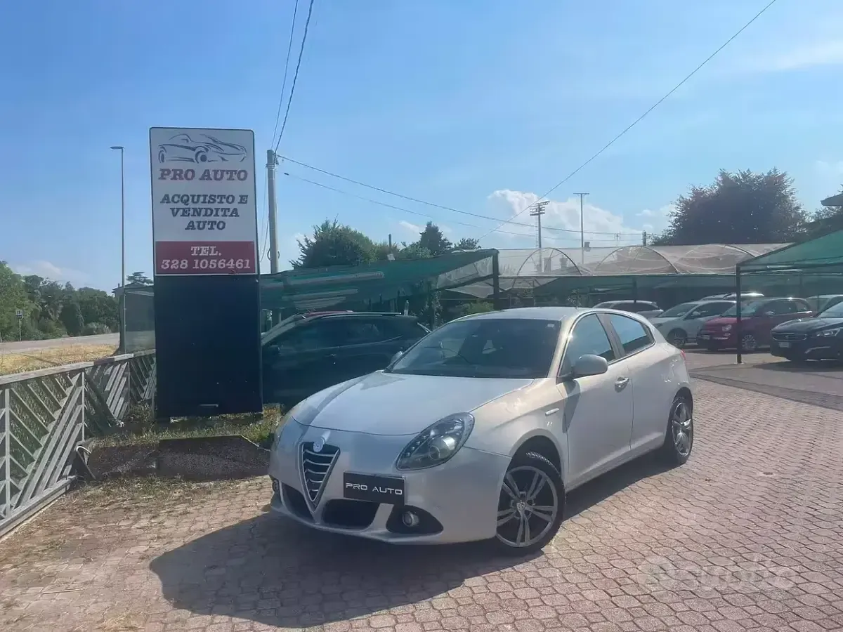 Usata Alfa Romeo Giulietta Distinctive 120 CV (88 kW) 2013 Utilitaria