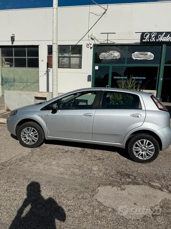 Usata Fiat Grande Punto 77 CV (56 kW) 2013 Grigio Utilitaria