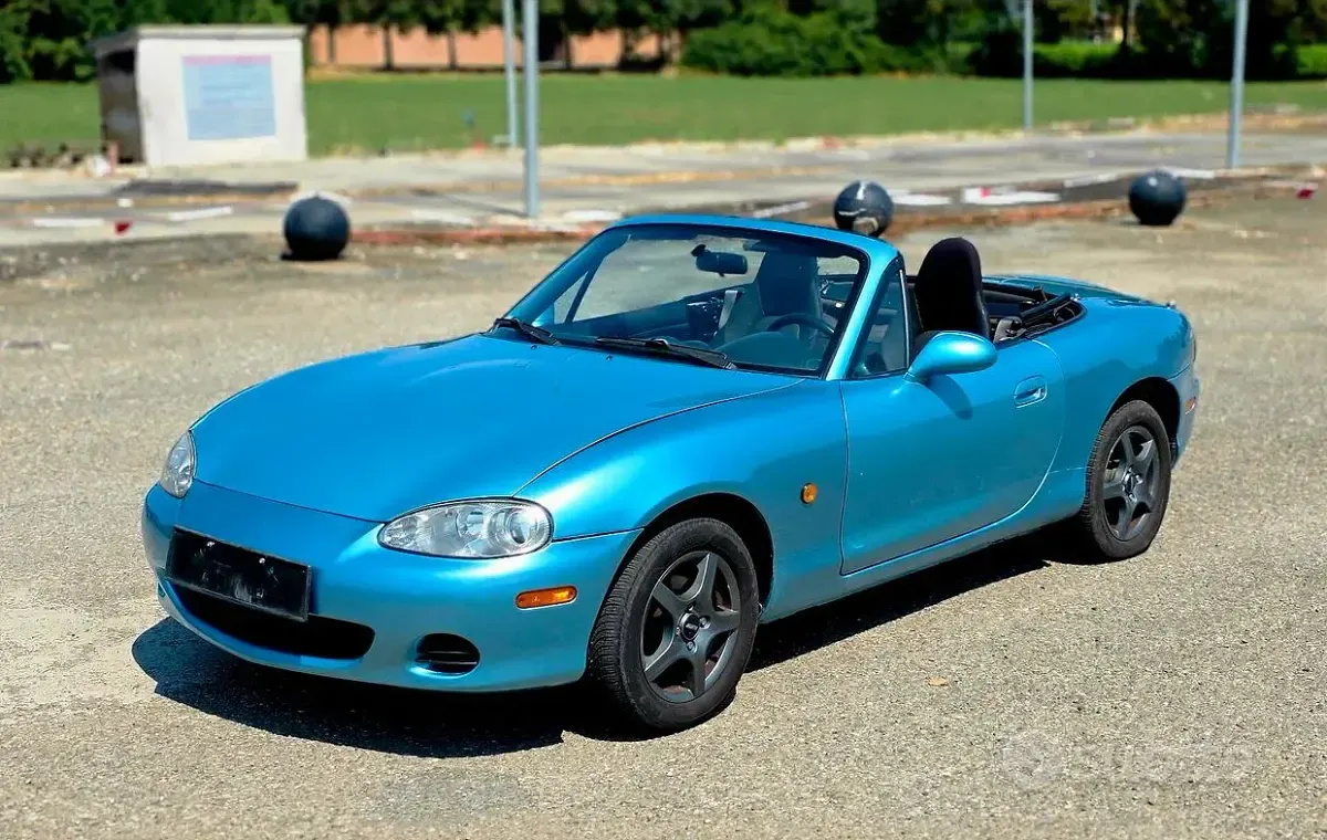 Usata Mazda MX5 110 CV (80 kW) 2003 Bluazzurro Cabrio