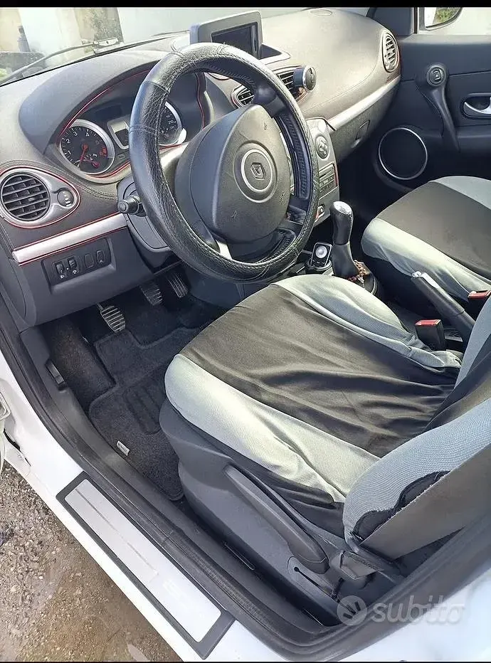 Usata Renault Clio II 75 CV (55 kW) 2011 Bianco Berlina