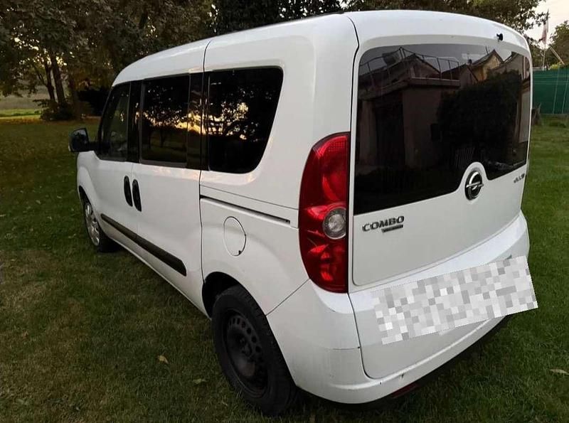 Usata Opel Combo Life 120 CV (88 kW) 2012 Bianco Furgone