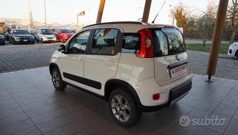 Usata Fiat Panda 4x4 S 75 CV (55 kW) 2014 Bianco Utilitaria