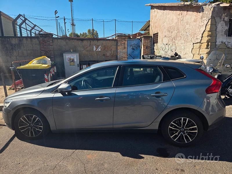 Usata 2018 Volvo V40 Momentum Station wagon | 13.000 € (Buon prezzo) - Immagine 1/4