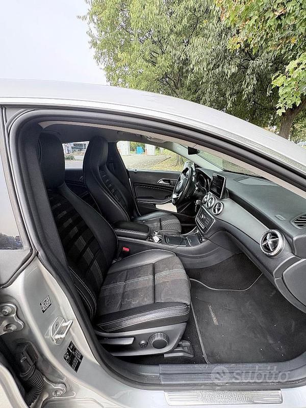 Usata Mercedes CLA200 136 CV (100 kW) 2016 Grigio Berlina