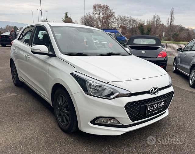 Usata Hyundai i20 Blackline 75 CV (55 kW) 2017 Bianco Berlina
