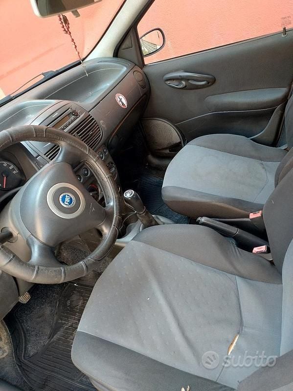 Usata Fiat Punto 69 CV (50 kW) 2005 Berlina