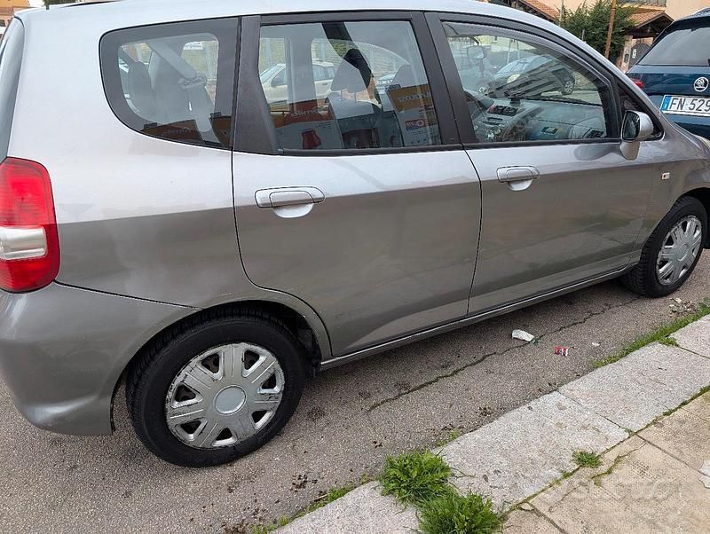 Usata Honda Jazz 78 CV (57 kW) 2006 Utilitaria