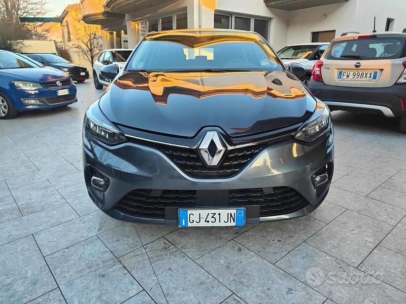 Usata Renault Clio V Business 90 CV (66 kW) 2022 Grigio Berlina