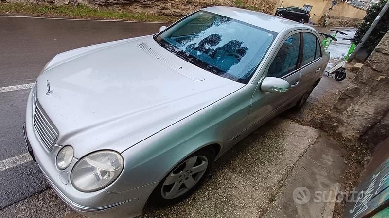Usata Mercedes E320 Classic 204 CV (150 kW) 2004 Grigio Berlina