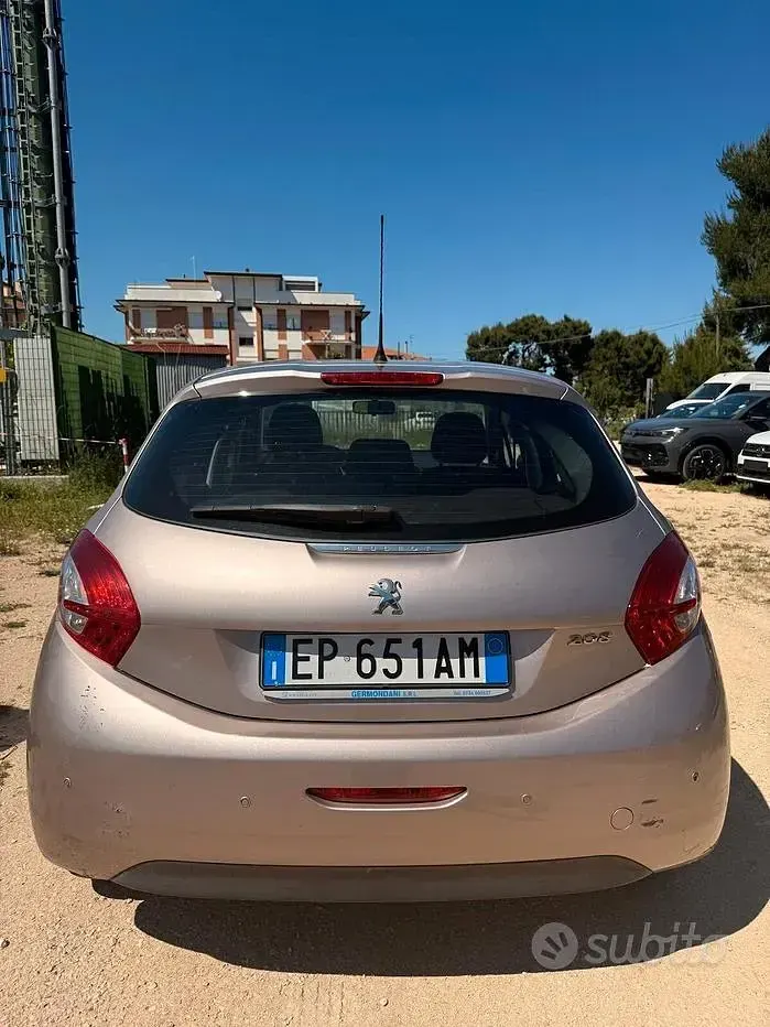 Usata Peugeot 208 Access 82 CV (60 kW) 2012 Marrone Utilitaria