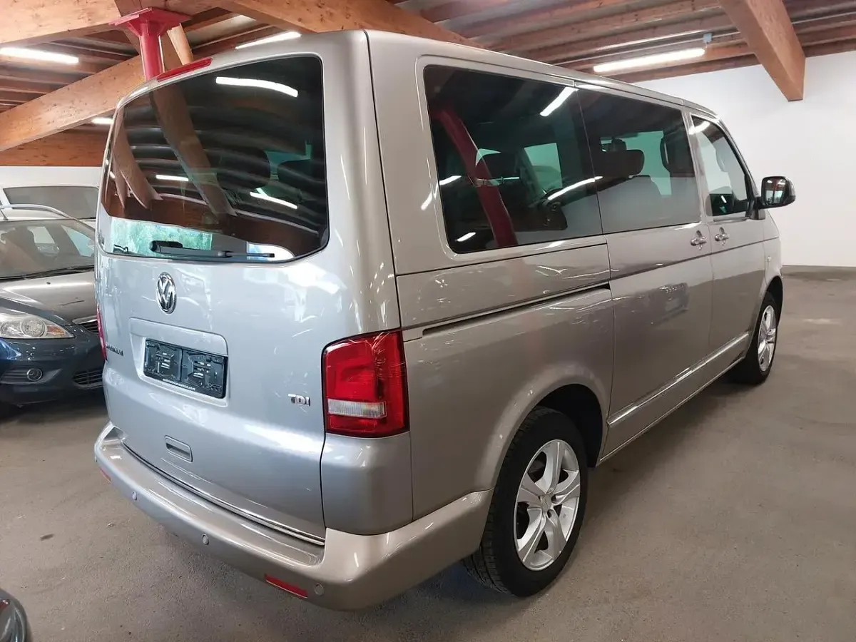 Usata VW Multivan 180 CV (132 kW) 2010 Grigio Monovolume