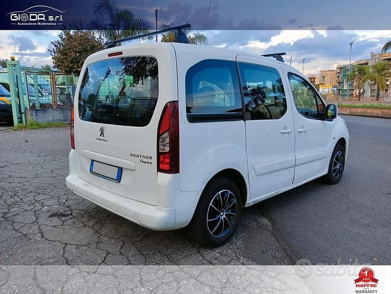 Begagnad Peugeot Partner Tepee Active 115 HK (84 kW) 2015 Vit Minibuss