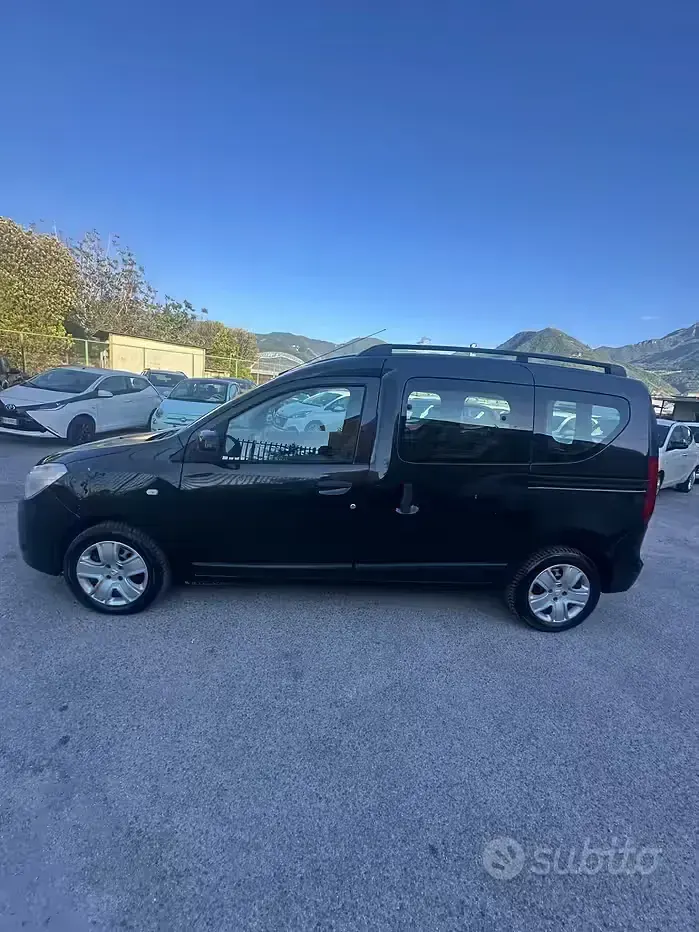 Usata Dacia Dokker Ambiance 90 CV (66 kW) 2013 Nero Monovolume