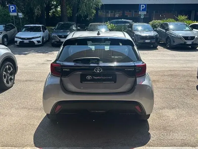 Usata Toyota Yaris Hybrid Trend 116 CV (85 kW) 2022 Grigio Berlina